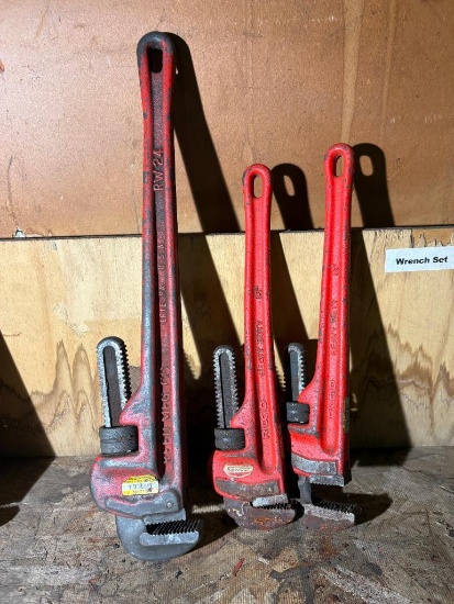 LOT WITH (3) PIPE WRENCHES: REED 24" AND (2) RIDGID 18"