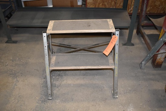 2-STEP STEPLADDER