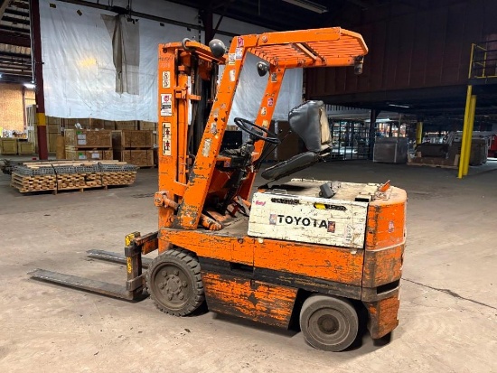 TOYOTA ELECTRIC FORKLIFT TRUCK, MODEL 2FBCA25, S/N 10834, 4,100 LB X 185" CAPACITY, W/SIDESHIFT,
