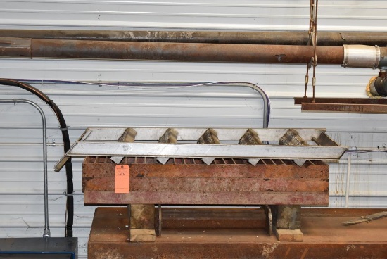 ALUMINUM LADDER 5-STEP, 5'5"L 30"W 5"H