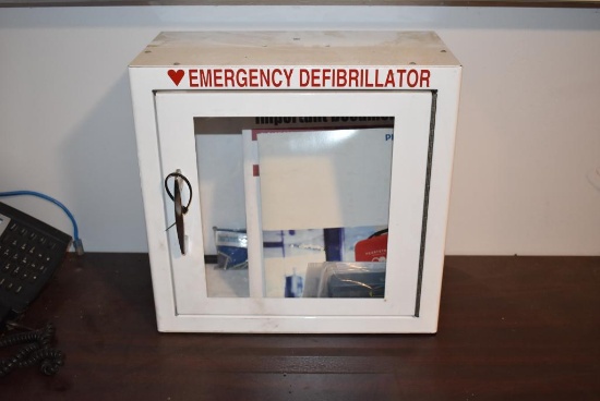 WALL MOUNT EMERGENCY DEFIBRILLATOR CASE WITH GLASS DOOR