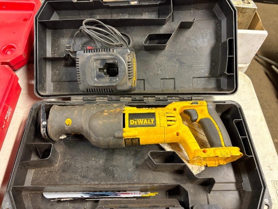 DEWALT 18V CORDLESS RECIPROCATING SAW,