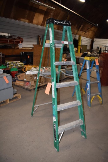 LOUISVILLE 6' FIBERGLASS LADDER (GREEN)