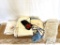 LOT WITH ASSORTED LINENS, NAPKINS AND TABLECLOTHS