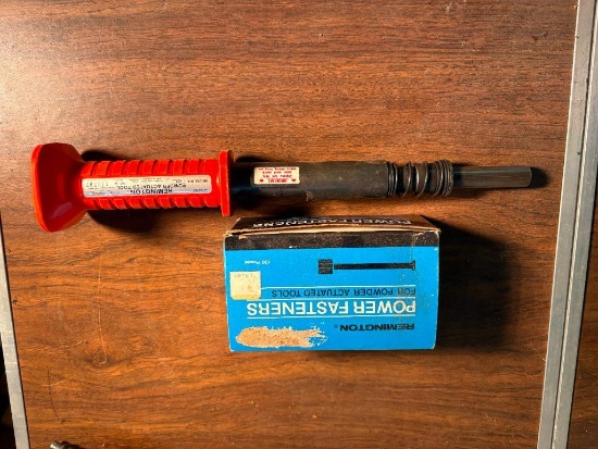 REMINGTON POWDER ACTUATED TOOL W/POWER FASTENERS