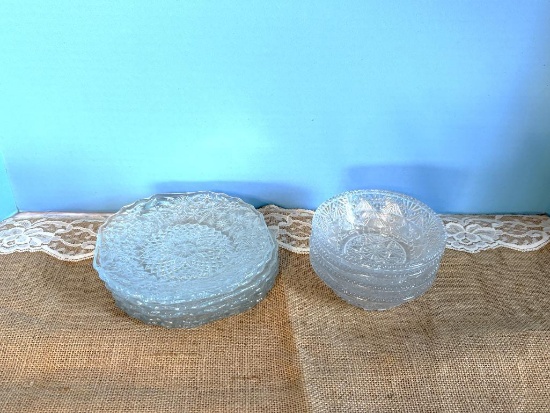 INDIANA PINEAPPLE FLORAL GLASS SNACK PLATE, 6 1/8" AND (4) SMALL VINTAGE GLASS BOWLS 4 1/2" D