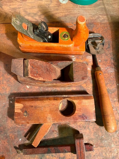 BOX TO INCLUDE VINTAGE WOOD PLANERS