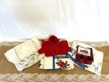 LOT OF VINTAGE TABLECLOTHS AND LINENS