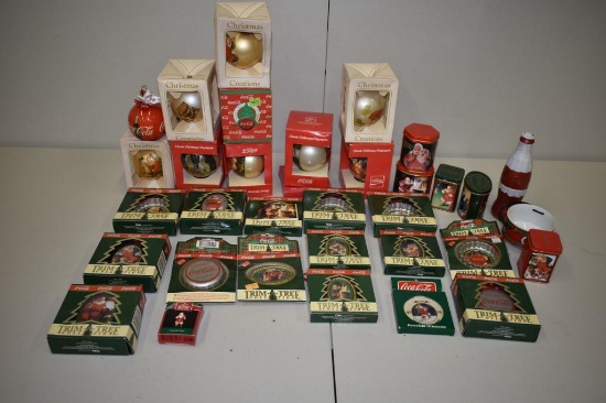 BOX WITH ASSORTED COCA-COLA MEMORABILIA