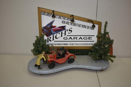 VINTAGE WOOD/PLASTIC ELECTRIC DISPLAY