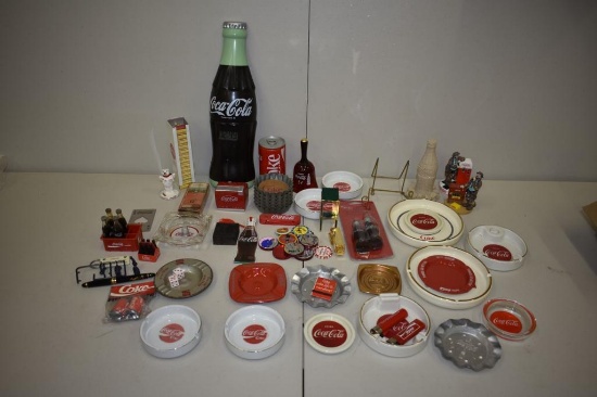 BOX WITH ASSORTED COCA-COLA MERCHANDISE