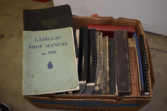 BOX WITH BOOKS; DUESENBERG, HUDSON, ETC.