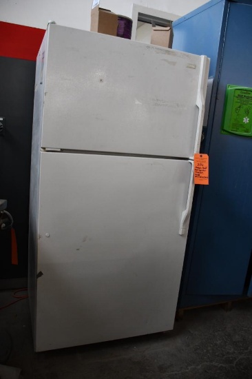 MAGIC CHEF REGRIGERATOR FREEZER, MODEL CTB2125GR