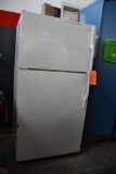 MAGIC CHEF REGRIGERATOR FREEZER, MODEL CTB2125GR