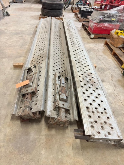 HEAVY DUTY ALUMINUM CAR RAMP, 11" X 26', (4) SECTIONS