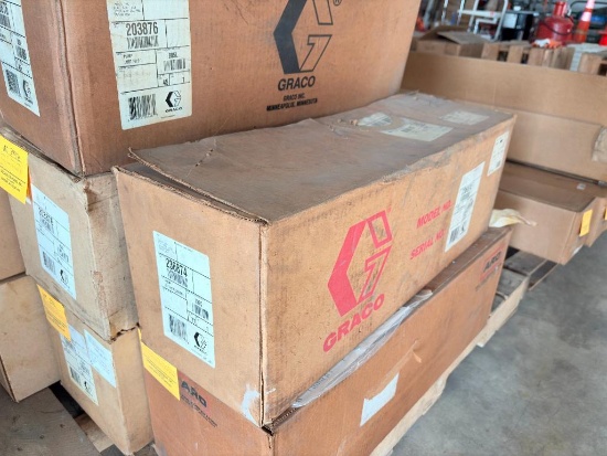 GRACO GREASE PUMP, P/N 236874, DESC: PUMP 3:1 EAGLE, UNIVERS, BAD FITTING ON OUTPUT