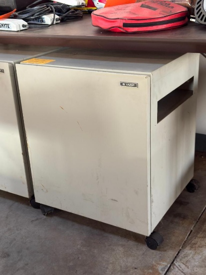 SHARP METAL MOBILE STORAGE CABINET, SINGLE DOOR, 19 1/4"D X 20 `1/4"W X 25 1/4"H