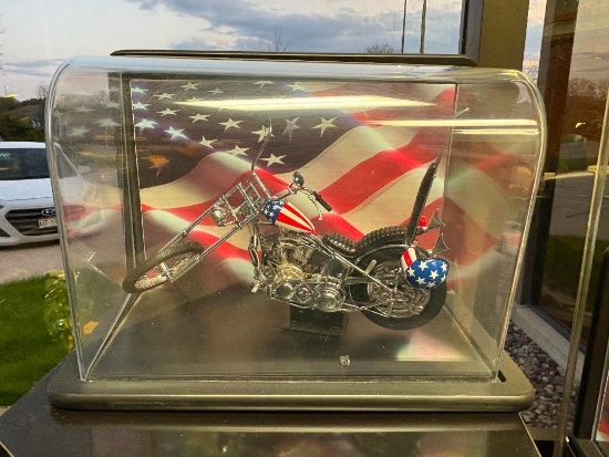 FRANKLIN MINT 1/10 SCALE MODEL OF HARLEY DAVIDSON "CAPTAIN AMERICA"