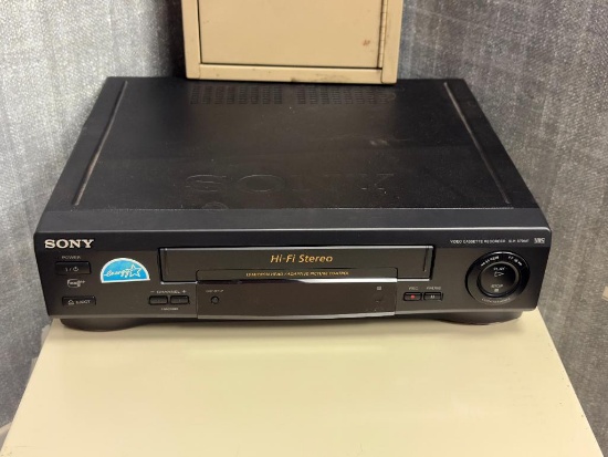 SONY HI FI STEREO VIDEO CASSETTE RECORDER SLV-679HF VHS TAPE