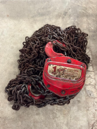 MILWAUKEE 1-TON CHAIN HOIST
