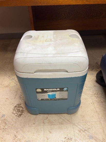 MAX COLD IGLOO COOLER ON WHEELS