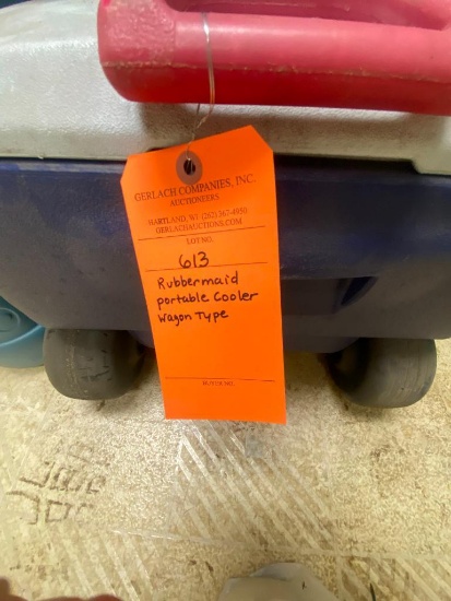RUBBERMAID PORTABLE COOLER WAGON TYPE