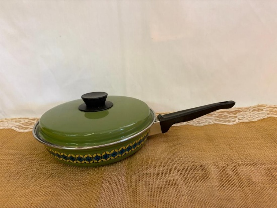 1970's VINTAGE AVOCADO GREEN ENAMEL FRYING PAN WITH FLORAL BLUE & YELLOW BAND