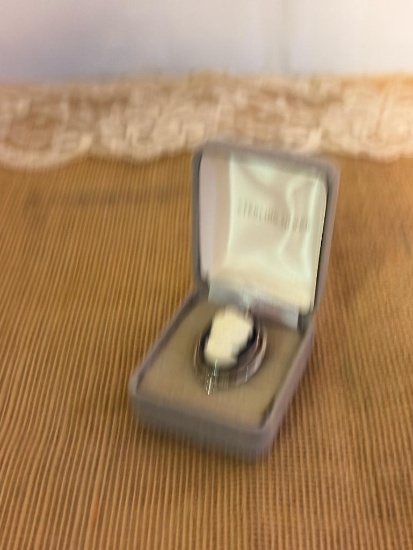 VINTAGE BLACK AND WHITE CAMEO, CAN BE A PIN OR FOR A NECKLACE