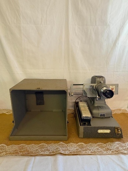 VINTAGE TDC SELECTRON SEMIMATIC SLIDE PROJECTOR, DELUXE MODEL D, PROJECTS 35MM SLIDES,