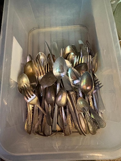 LARGE LOT OF MISC SILVERWARE, SPOON RINGS ANYONE?? KING EDWARDS ROGERS AND CO BEACON AND MORE
