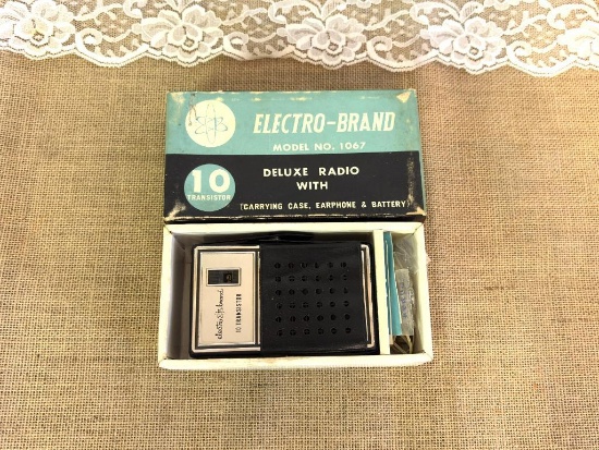 ELECTRO BRAND MODEL NO 1067 DELUXE TRANSISTOR RADIO