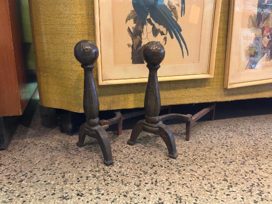 VINTAGE UNSIGNED HAMMERED HEAVY WEIGHTED ANDIRON