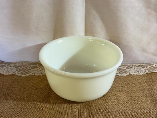 HAMILTON BEACH MILK GLASS FEDERAL OVEN WARE MILK GLASS MIXING BOWL,