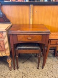 VINTAGE SINGER SEWING MACHINE WITH WOODEN CABINET AND CHAIR, 17
