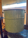 GREEN & WHITE MOTTLED ENAMEL GRANITE STOCK POT 13