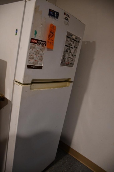WHITE WHIRLPOOL REFRIGERATOR/FREEZER, MODEL WRT111SFAW00, 62"H X 24"W X 26"D