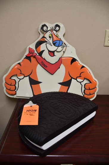 TONY THE TIGER & 1/2 OREO COOKIE