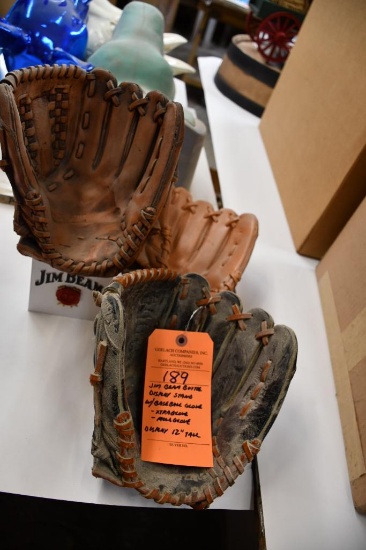 JIM BEAM BOTTLE DISPLAY STAND W/BASEBALL GLOVE, EXTRA GLOVE, MOLD GLOVE DISPLAY, 12"T