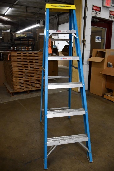 6' WERNER FIBERGLASS STEP LADDER, BLUE