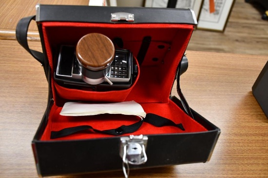 KODAK ELECTRIC 8 ZOOM CAMERA W/CASE & MANUAL