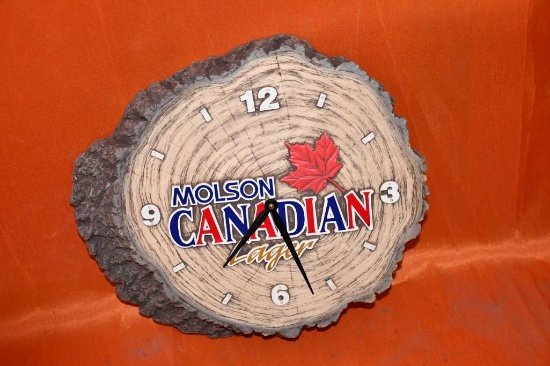 MOLSON CANADIAN LAGER BATTERY OPERATED CLOCK