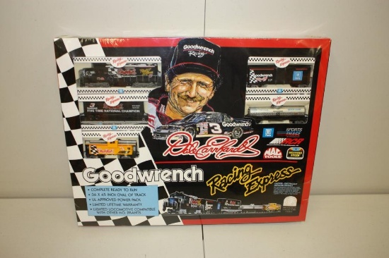 DALE EARNHARDT GOODWRENCH RACING EXPRESS ELECTRIC TRAIN SET 1/40 SCALE, NEW IN BOX