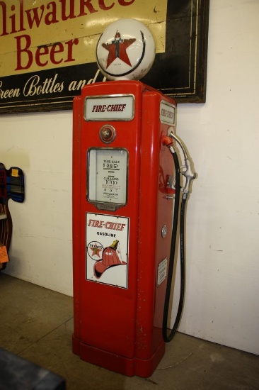 WAYNE MODEL 70 LIGHTHOUSE STYLE GAS PUMP WITH ORIGINAL GLOBE, VINTAGE, OLDER RESTORATION