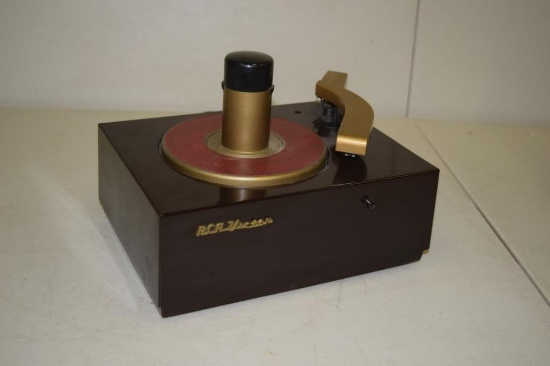 VINTAGE RCA VICTOR 45 RECORD PLAYER, BAKELITE