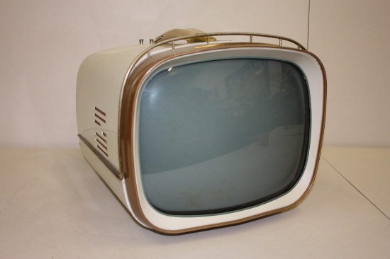 RCA VICTOR DELUXE TELEVISION WITH HANDLE, 1960S TV, 14-PD-8054