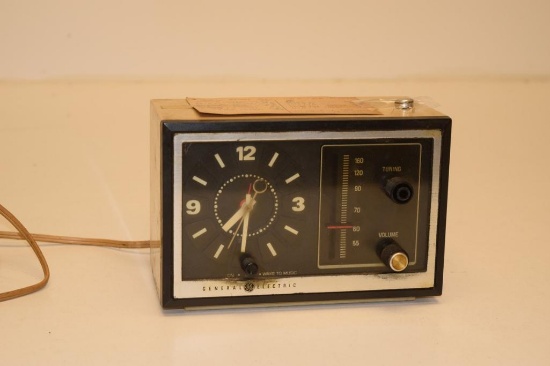 VINTAGE GENERAL ELECTRIC CLOCK