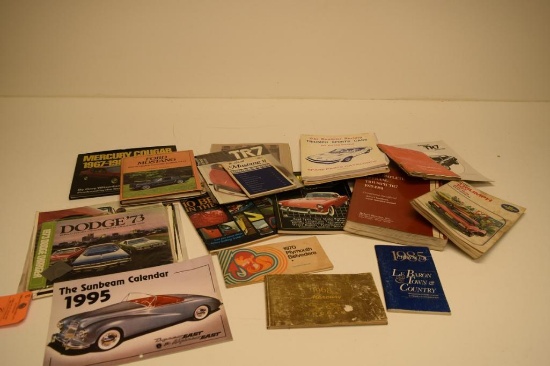 1 LOT WITH VARIOUS CAR BOOKS, OWNERS MANUALS, ADVERTISING PAMPHLETS, ETC.