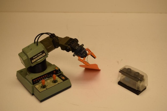 VINTAGE RADIO SHACK ARMATRON BATTERY OPERATED TOY