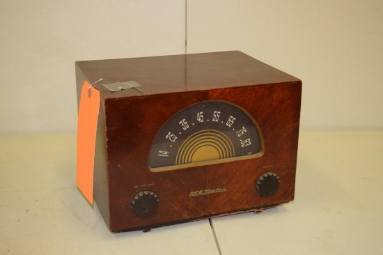 VINTAGE RCA VICTOR TELEVISION RECEIVER