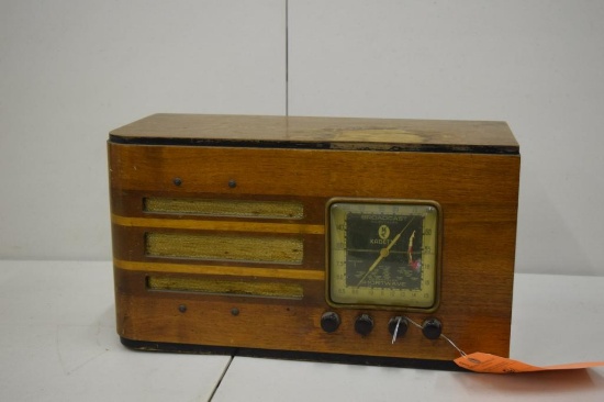 ANTIQUE KADETTE SHORT WAVE RADIO